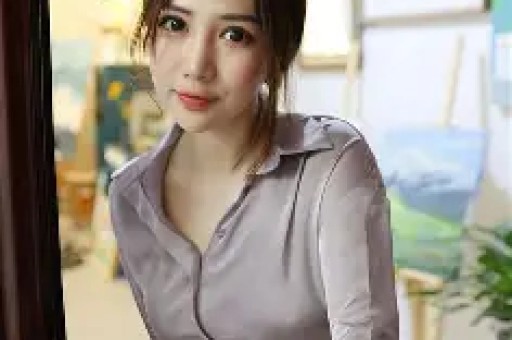 75岁的刘晓庆与网红王婆同台全程冷脸少互动被质疑是耍大牌！