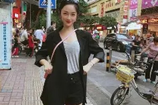 消费299获45秒互动资格 网红黄饱饱了一日店长被指割韭菜